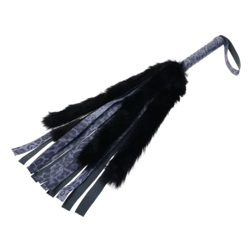 Sportsheets Cougar Faux Fur Flogger - Image 4